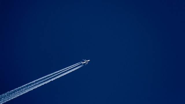 飛行機雲の原理と天気との関係 誰でもわかる 簡単解説 イラストブログ つぐまの森